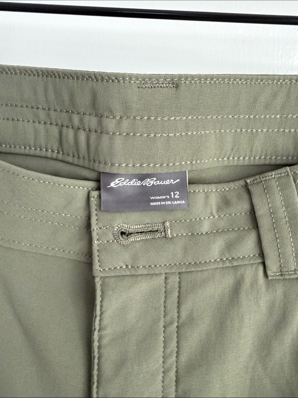 Eddie Bauer  Women’s Rainer Olive Utility Outdoor Shorts - Picture 2 of 6
